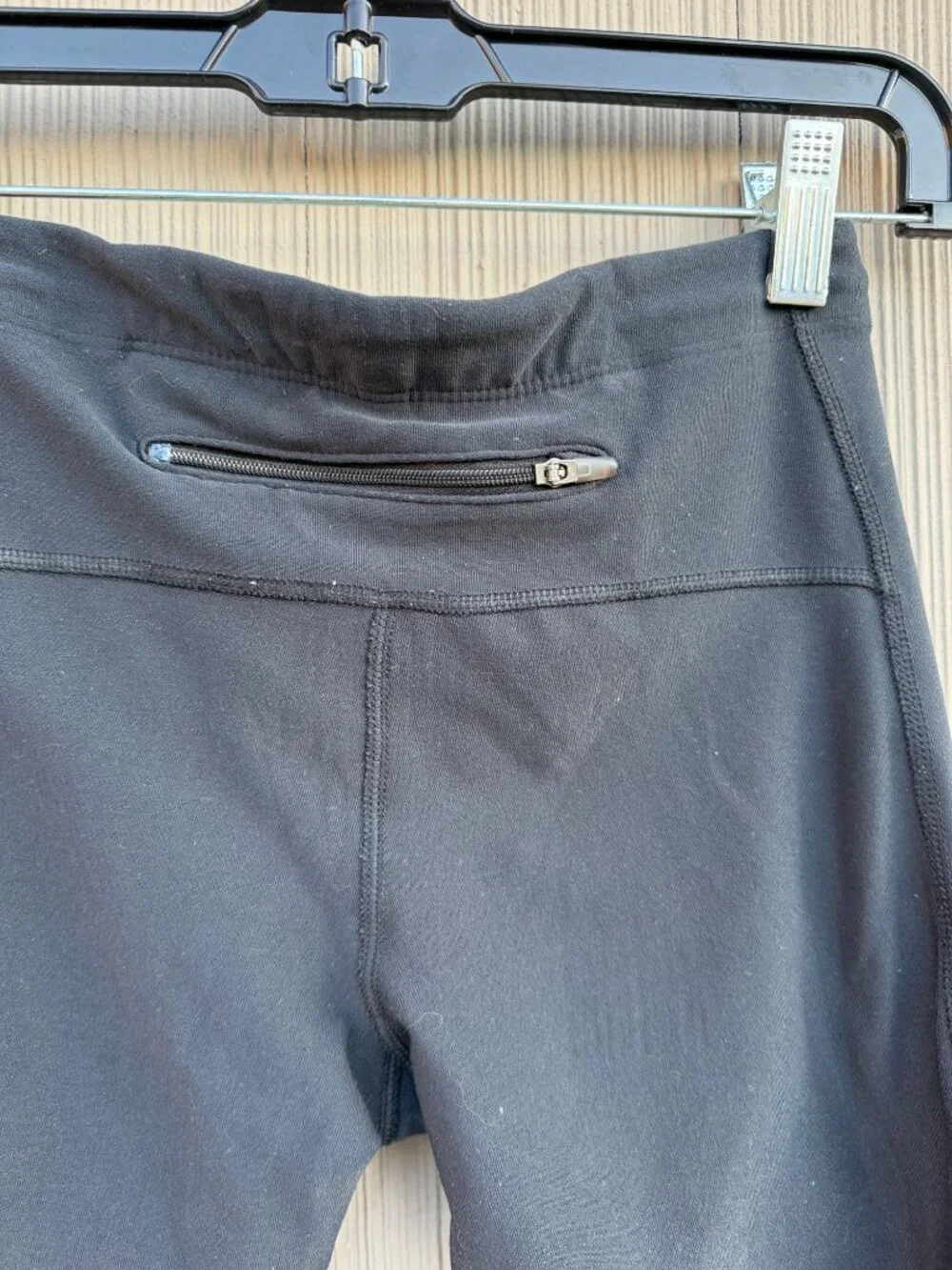 Nike Dri-Fit Capri Leggings XS Black Zipper Pocket Running Crop Workout Pants